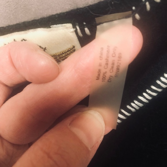 Size S twisted heart 100% cashmere sweater. - Picture 16 of 16